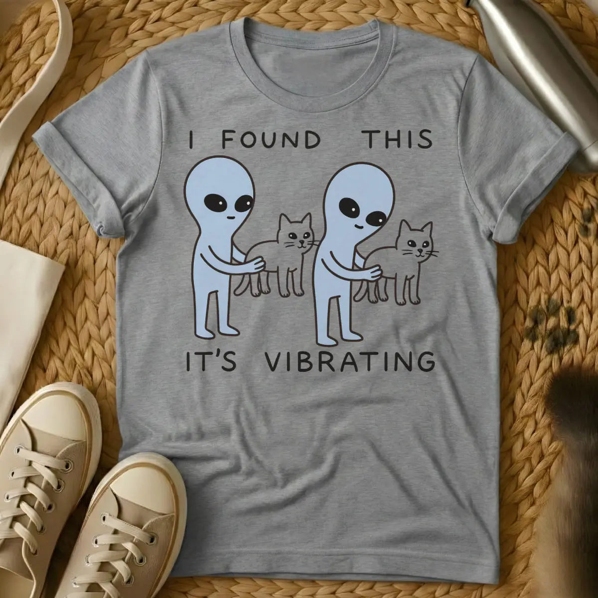 Aliens With Cat Shirt - Gray T-Shirt - cosmic pet, extraterrestrial cat, first contact humor