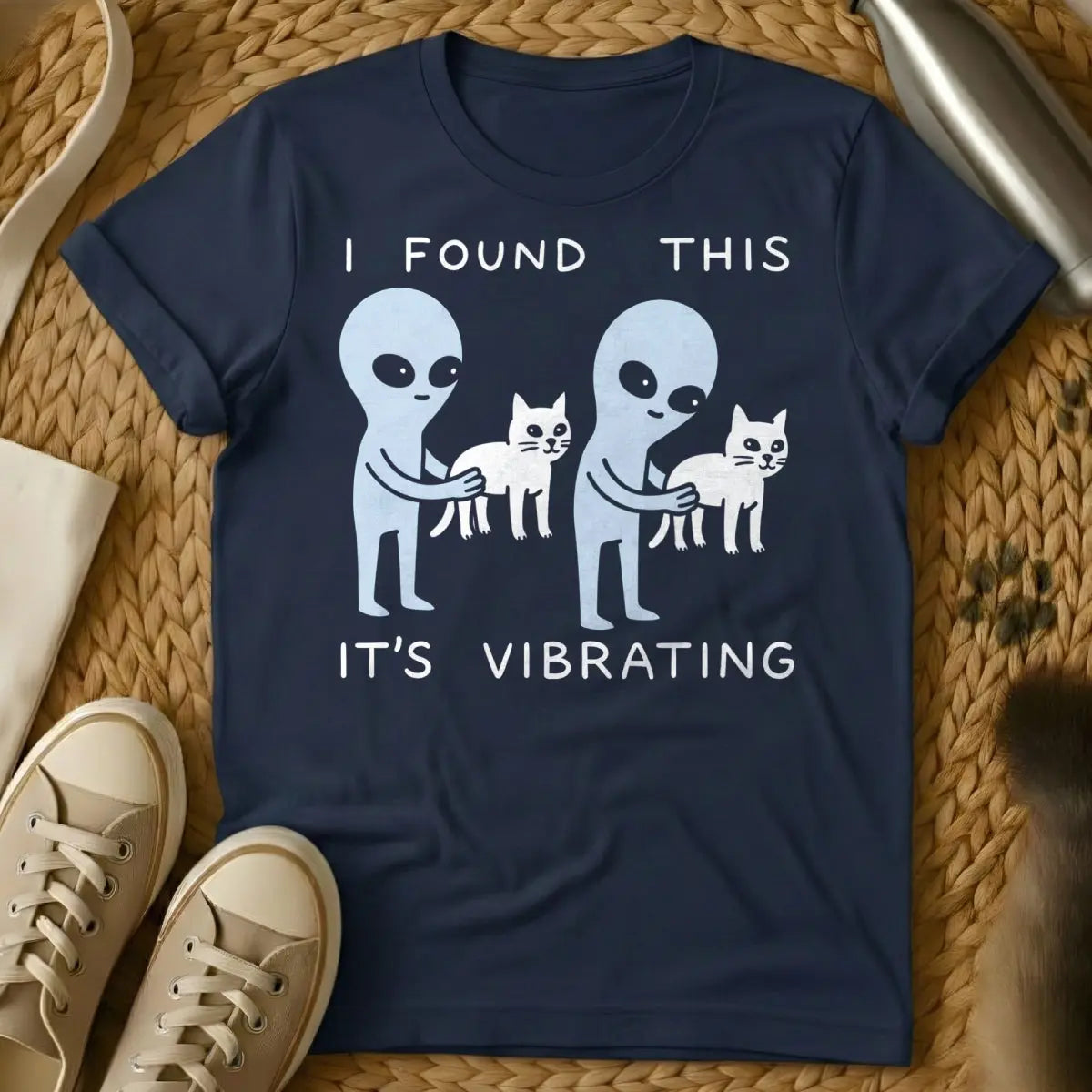 Aliens With Cat Shirt - Navy T-Shirt - cosmic pet, extraterrestrial cat, first contact humor